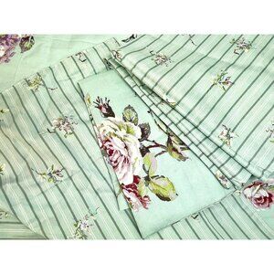 3Pc. Queen Duvet cover and 2 pillow shams light blue floral reversable